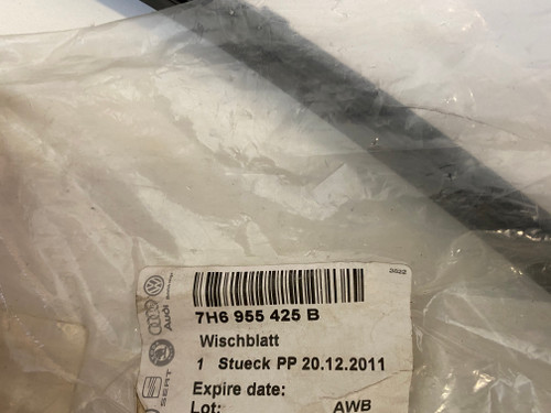 VW TRANSPORTER T5 NEW GENUINE LH AERO WIPER BLADE 7H6 955 425 B