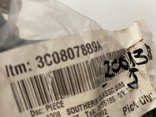 VW PASSAT 3C LHF NEW GENUINE BUMPER GUIDE  3C0 807 889 A