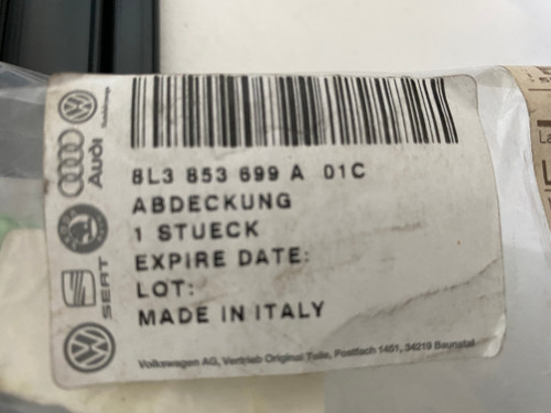 AUDI A3 8L 3 DOOR NEW GENUINE RH MOULDING 8L3 853 699 A 01C