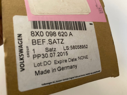 AUDI A1 NEW GENUINE DOOR RUBBER CLIPS AND SEALS 8X0 098 620 A