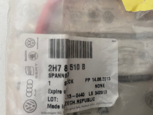 VW AMAROK NEW GENUINE SEAT STRAP 2H7 885 510 B