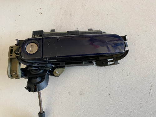 AUDI A4 B7 USED RHF OUTER DOOR HANDLE IN BLUE 
