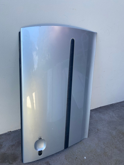 VOLKSWAGEN GOLF MK5 2004-2008 USED RHF DOOR SKIN IN SILVER BLACK MOULD LA7W CODE