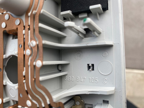 VW CADDY PASSAT 3B GOLF BORA MK4 SKODA USED INTERIOR LIGHT IN GREY 3B0  947 105 C