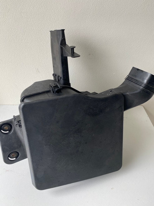 BMW E46 320 USED AIR FILTER BOX 