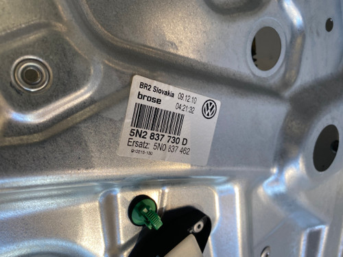 VW TIGUAN USED RHF WINDOW REGULATOR  5N2 837 730 D