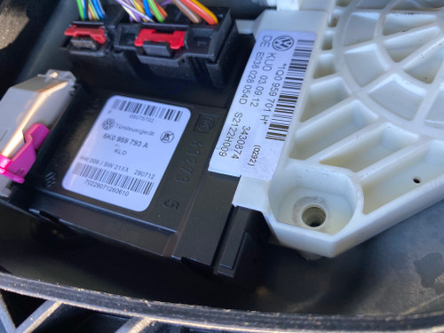 VW EOS 2010-2014 USED RHF WINDOW MOTOR 5K0 959 793 A  1Q0 959 701 H