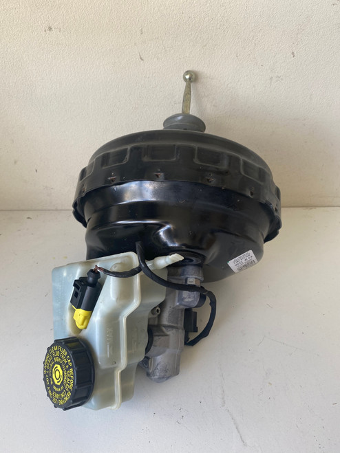 VW POLO 6R  USED BRAKE BOOSTER 6R2 614 105 E