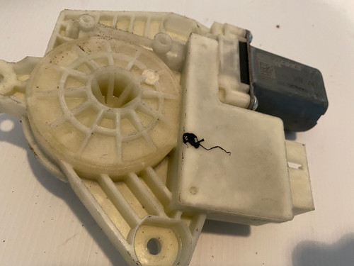 VW GOLF MK7 USED RHR WINDOW MOTOR 5Q4 959 812 A