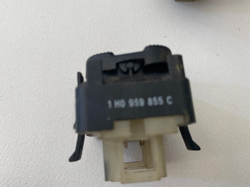 VW GOLF MK3 USED LHF WINDOW SWITCH IN BLACK COLOUR 1H0 959 855 C