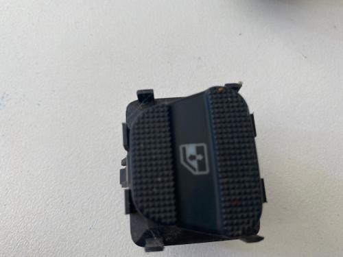 VW GOLF MK3 USED LHF WINDOW SWITCH IN BLACK COLOUR 1H0 959 855 C