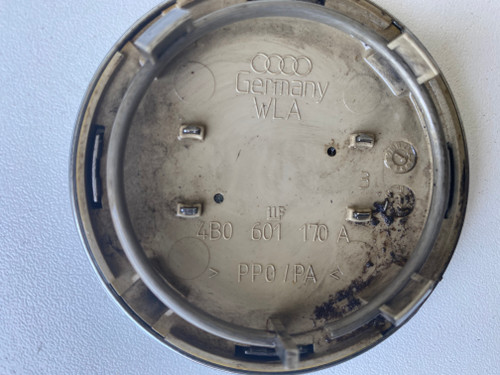 AUDI A4 A5 A6 USED CENTRE WHEEL CAP  4B0 601 170 A
