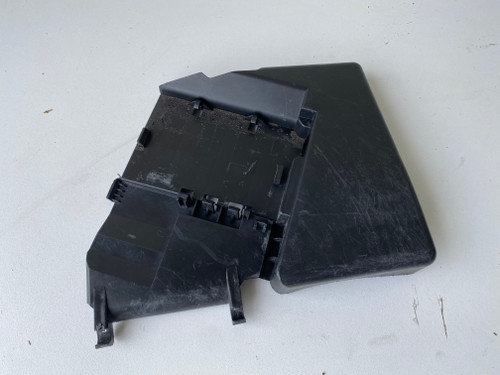 VW BEETLE 1998-2005 TOP BATERRY FUSE BOX MOUNT 1C0 937 559 E