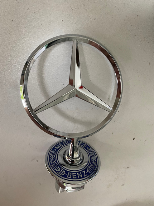 MERCEDES W 203 W204 NEW NON GENUINE BONNET EMBLEM 