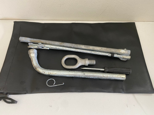 AMAROK USED TOOL KIT 