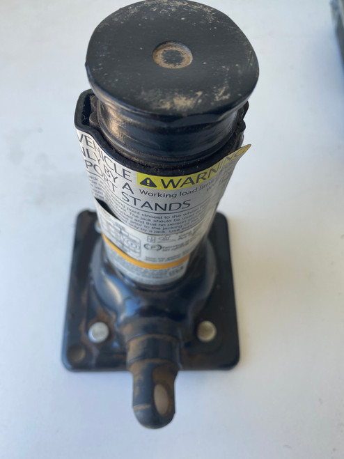 AMAROK USED JACK 7H0 601 151 B