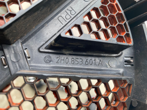 VW AMAROK USED FRONT VW BADGE 2H0 853 601 A RED BACKING