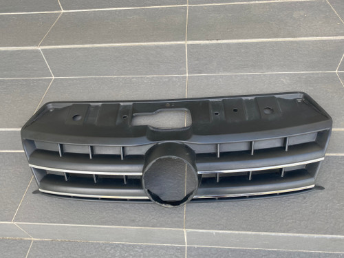 VW AMAROK USED GRILLE 2HH 853 653