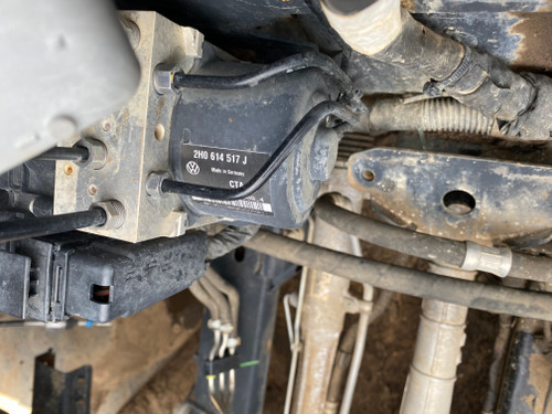 VW AMAROK USED ABS PUMP  2H0 614 517 J  2H0 907 379 Q