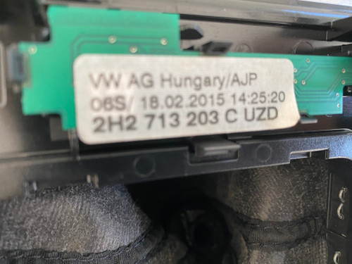 VW AMAROK AUTO USED SHIFTER SURROUND AND GER KNOB 2H2 713 203 C