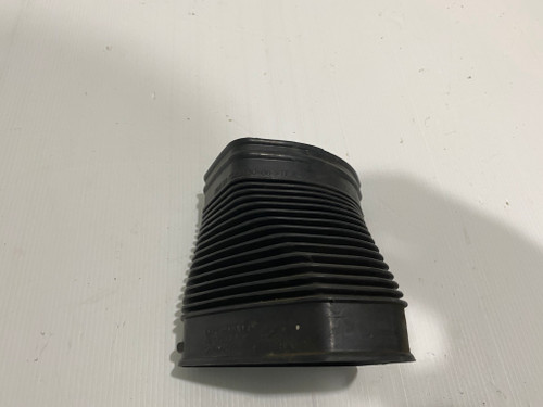 BMW E90 320 USED AIR INTAKE DUCT 13717523 630-06