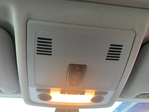 BMW E90 USED FRONT INTERIOR LIGHT  SUNROOF TYPE IN GREY COLOUR  9 225 519-01