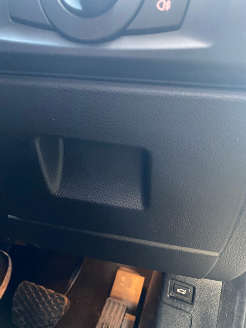 BMW E90  USED SMALL GLOVE BOX LOCATED ON THE DRIVERS SIDE 7 132 866