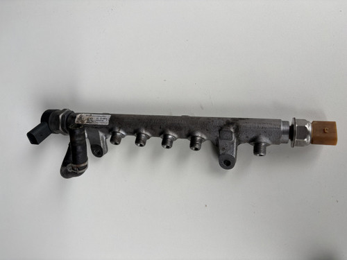 VW AMAROK CDC ENGINE USED INJECTOR RAIL 03L 130 089 K