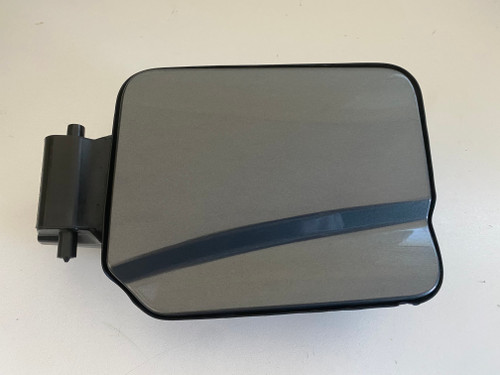 VW AMAROK DUAL CAB NEW GENUINE FUEL FLAP IN INDIUM GREY R7H