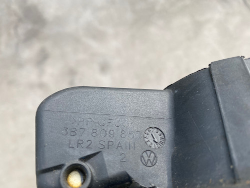 VW PASSAT 3B USED WHITE FUEL FLAP 3B7 809 857