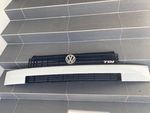 VW TRANSPORTER T4 USED APRON PANEL AND GRILLE 701 853 653