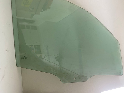 VW AMAROK USED RHF DOOR GLASS 