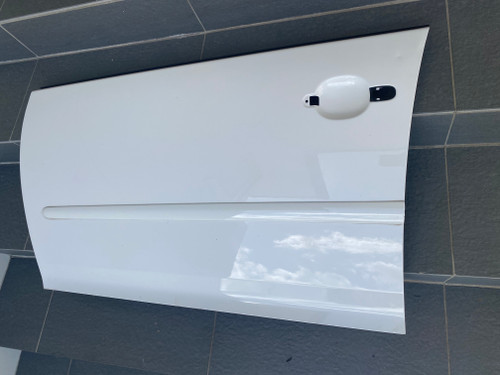 VW GOLF MK5 USED LHF DOOR SKIN IN WHITE B9A PAINT CODE