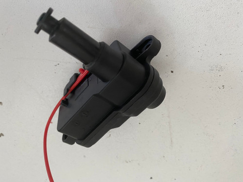 AUDI A1 A3 A5 A7 Q7 NEW GENUINE FUEL FLAP ACTUATOR 4L0 862 153 C