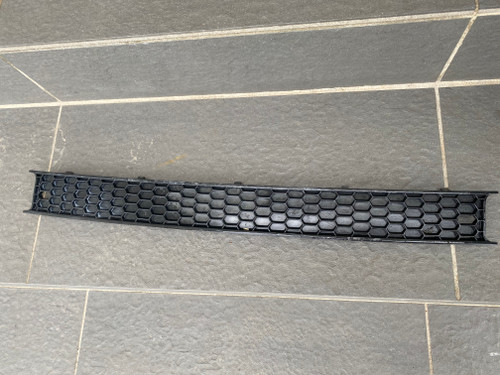 VW BEETLE 2005-2010 USED REAR BAR CENTRE INSERT 1C0 825 322 A