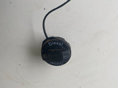 AUDI AND VW DIESEL MOST MAKES USED FUEL CAP 1J0 201 553 AJ WITHOUT STRING
