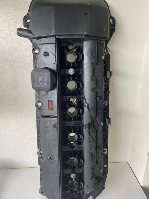 BMW  E46 E39 X5 3L PETROL USED ENGINE ROCKER COVER 11.12-7 512 840