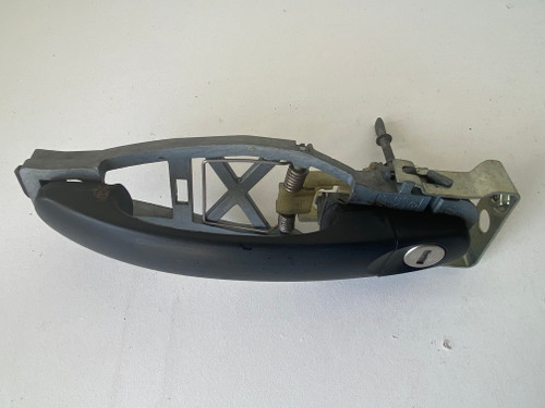 VW CADDY USED RHF OUTER DOOR HANDLE WITH CARRIER 1T0 839 886