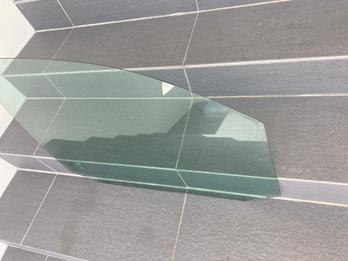 VW CADDY VAN USED RHF DOOR GLASS