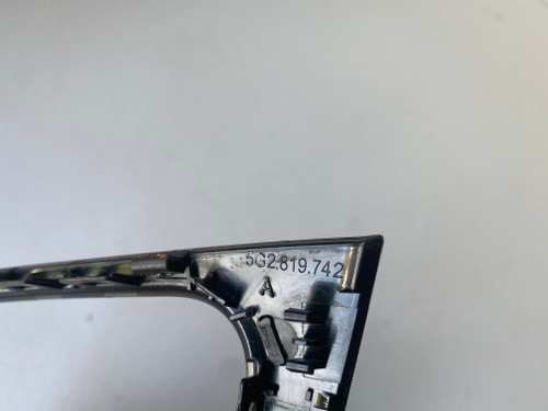VW GOLF MK7 USED RH AIR VENT SURROUND 5G2 819 742 A