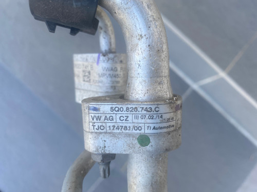 VW GOLF MK7 1.4 PETROL USED AC PIPES 5Q0 820 743 C  5Q0 820 741 B