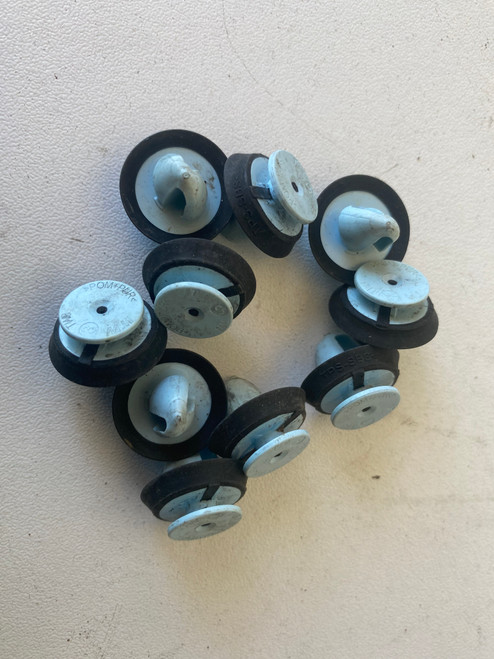 VW AMAROK USED DOOR TRIM CLIPS X10