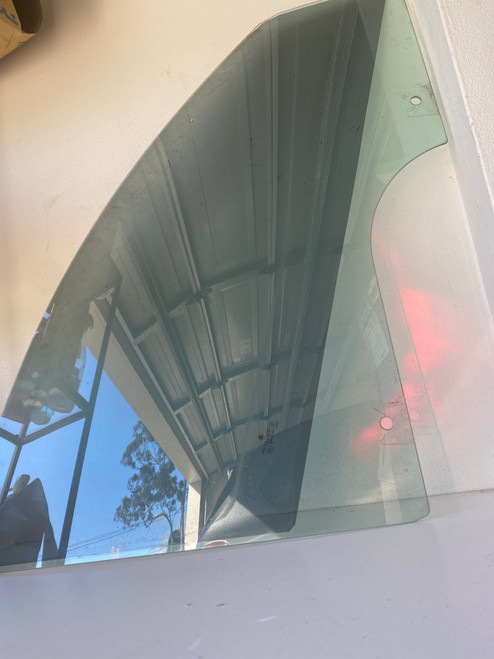 SKODA OCTAVIA USED RHF DOOR GLASS 