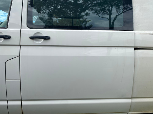 VW TRANSPORTER T5 USED LH SLIDING  DOOR SHELL IN WHITE T7 / 902 PAINT CODE