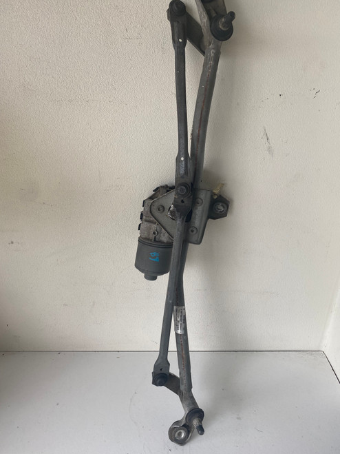 AUDI A4 B7 2005-2008 USED WINDSCREEN WIPER MOTOR AND LINKAGES 8E2 955 023 F   8E2 955 119 A