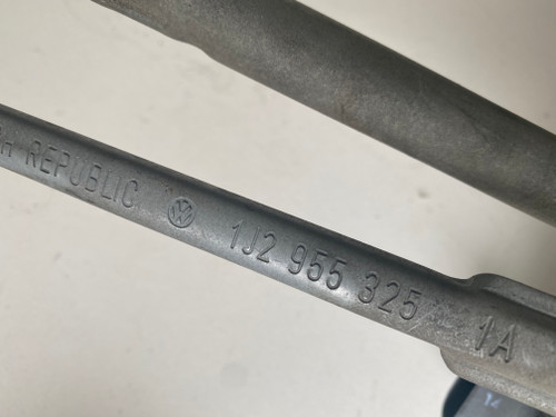 VW GOLF MK4 / BORA USED WINDSCREEN WIPER MOTOR AND LINKAGES     1J2 955 133 B   1J2 955 325