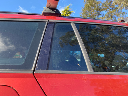 VW GOLF MK7 WAGON USED RHR QUARTER GLASS 
