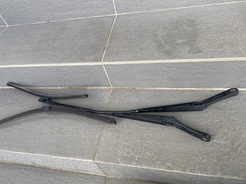VW CADDY VAN 2K USED FRONT WINDSCREEN WIPER ARMS 2K2 955 410   2K2 955 409