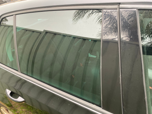 VW GOLF MK6 HATCH USED RHR DOOR GLASS