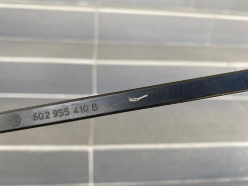VW POLO 9N USED WINDSCREEN WIPER ARMS 6Q2 955 409 B  6Q2 955 410 B